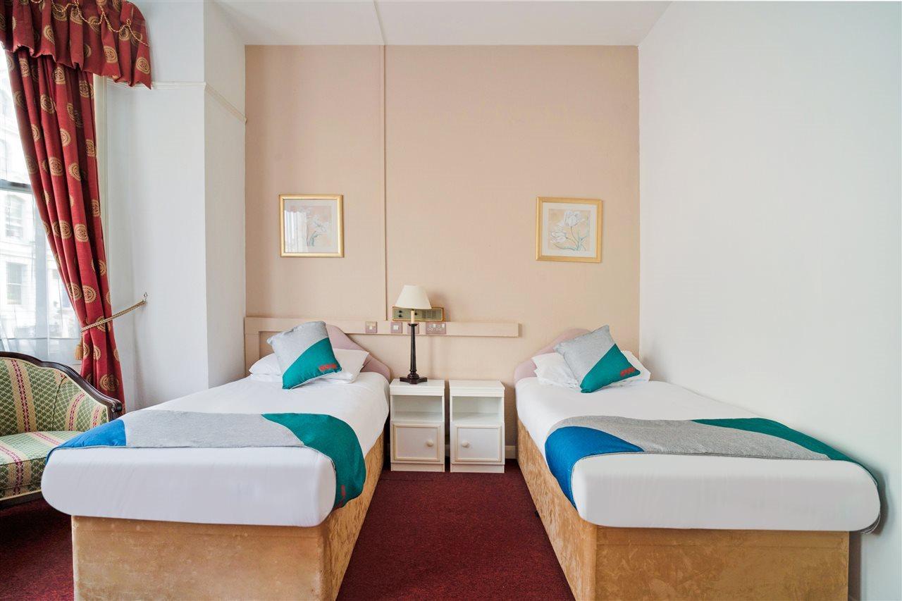 Oyo The Palm Court Hotel Eastbourne Kültér fotó