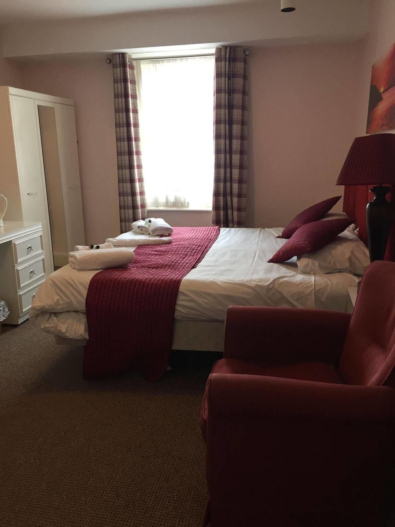 Oyo The Palm Court Hotel Eastbourne Kültér fotó