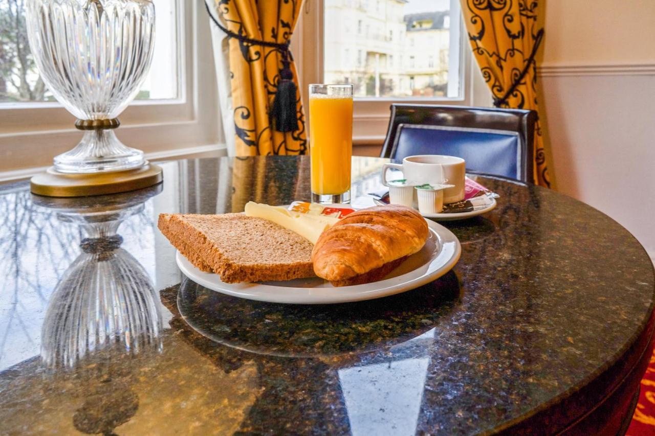 Oyo The Palm Court Hotel Eastbourne Kültér fotó